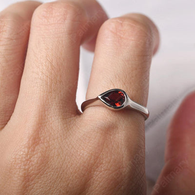 Bezel Setting Horizontal Garnet Ring - Palmary