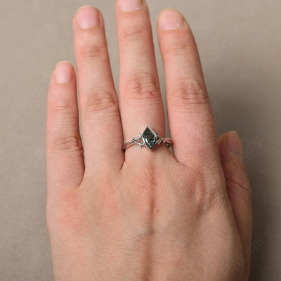 Bezel Setting Pear Shaped Green Sapphire Ring - Palmary