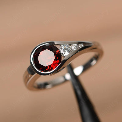 Brilliant Cut Vintage Garnet Rings - Palmary