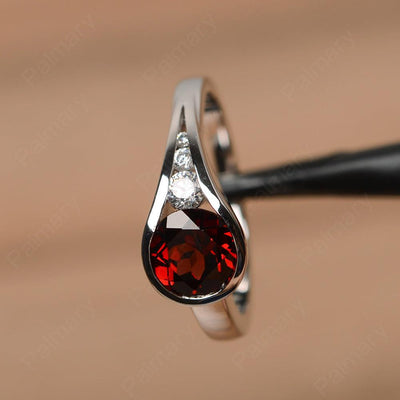 Brilliant Cut Vintage Garnet Rings - Palmary