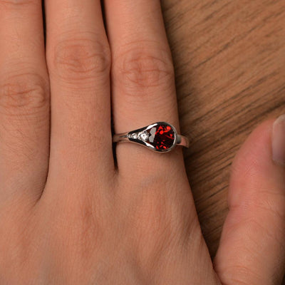 Brilliant Cut Vintage Garnet Rings - Palmary