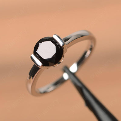 Round Cut Black Spinel Half Bezel Rings - Palmary
