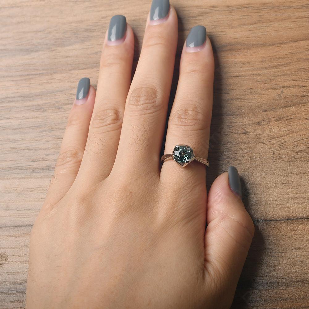 Round Cut Green Sapphire Irregular Ring - Palmary