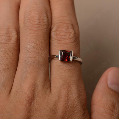 Minimalism Garnet Solitaire Rings - Palmary