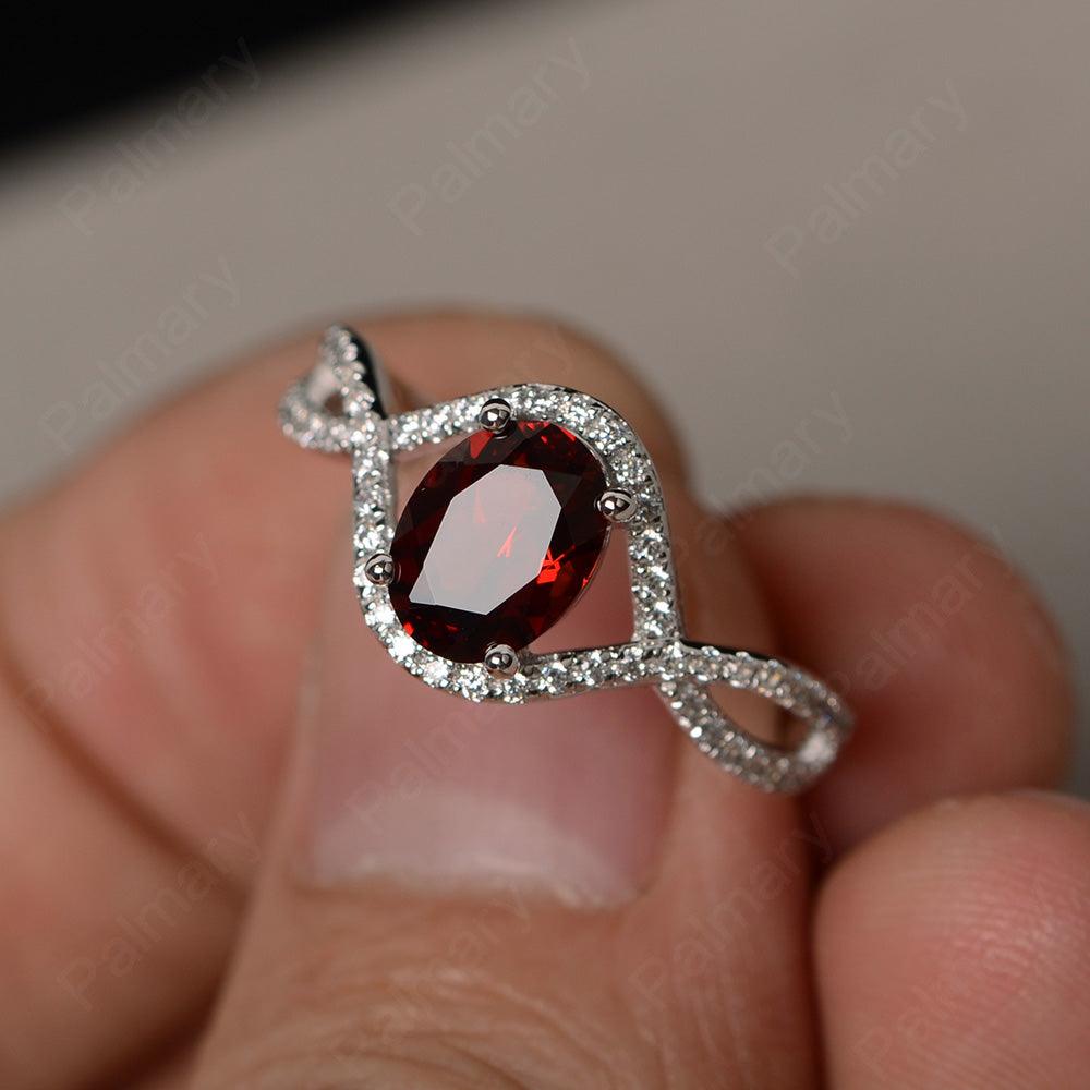 Twisted Band Oval Garnet Rings - Palmary