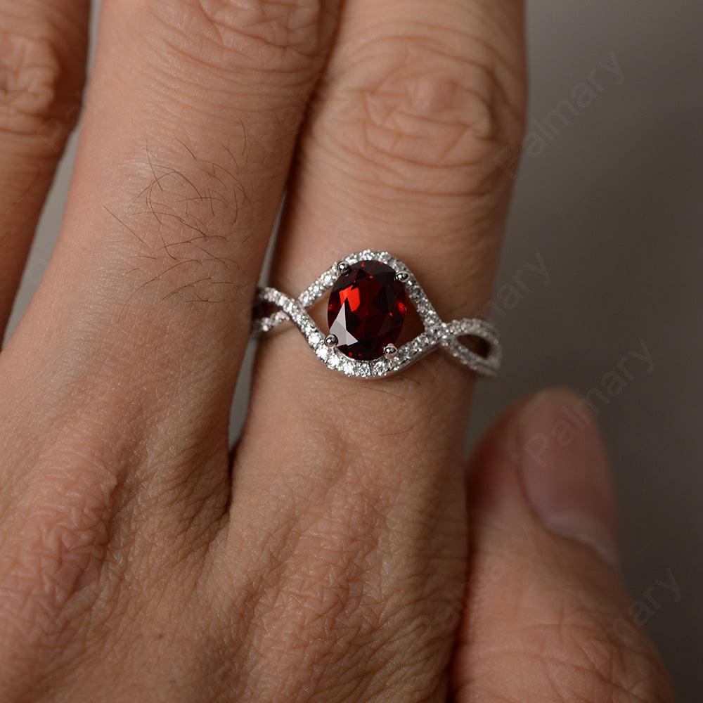 Twisted Band Oval Garnet Rings - Palmary