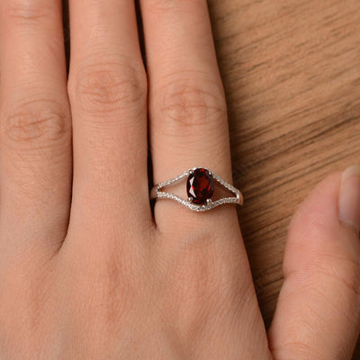 Oval Cut Garnet Split Rings - Palmary