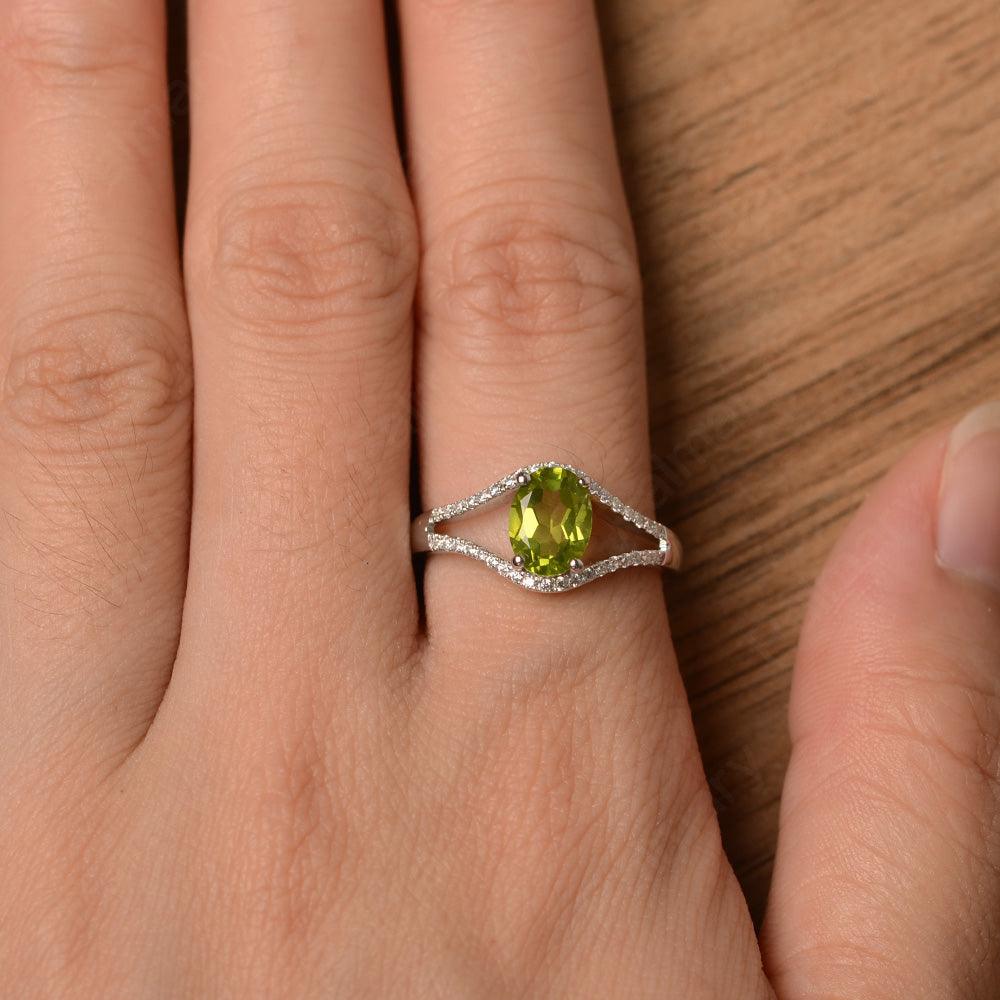 Oval Cut Peridot Split Rings - Palmary