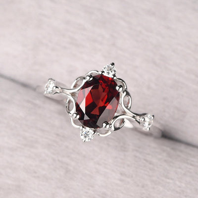 Oval Cut Vintage Garnet Ring - Palmary