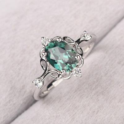 Oval Cut Vintage Green Sapphire Ring - Palmary