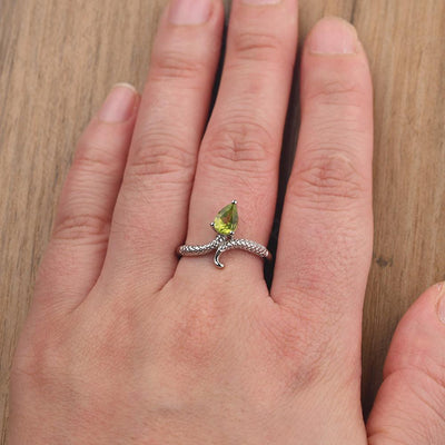Snake Peridot Solitaire Ring - Palmary