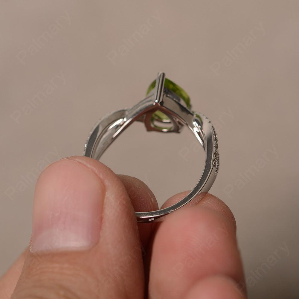 Twisted Band Pear Shaped Peridot Rings - Palmary
