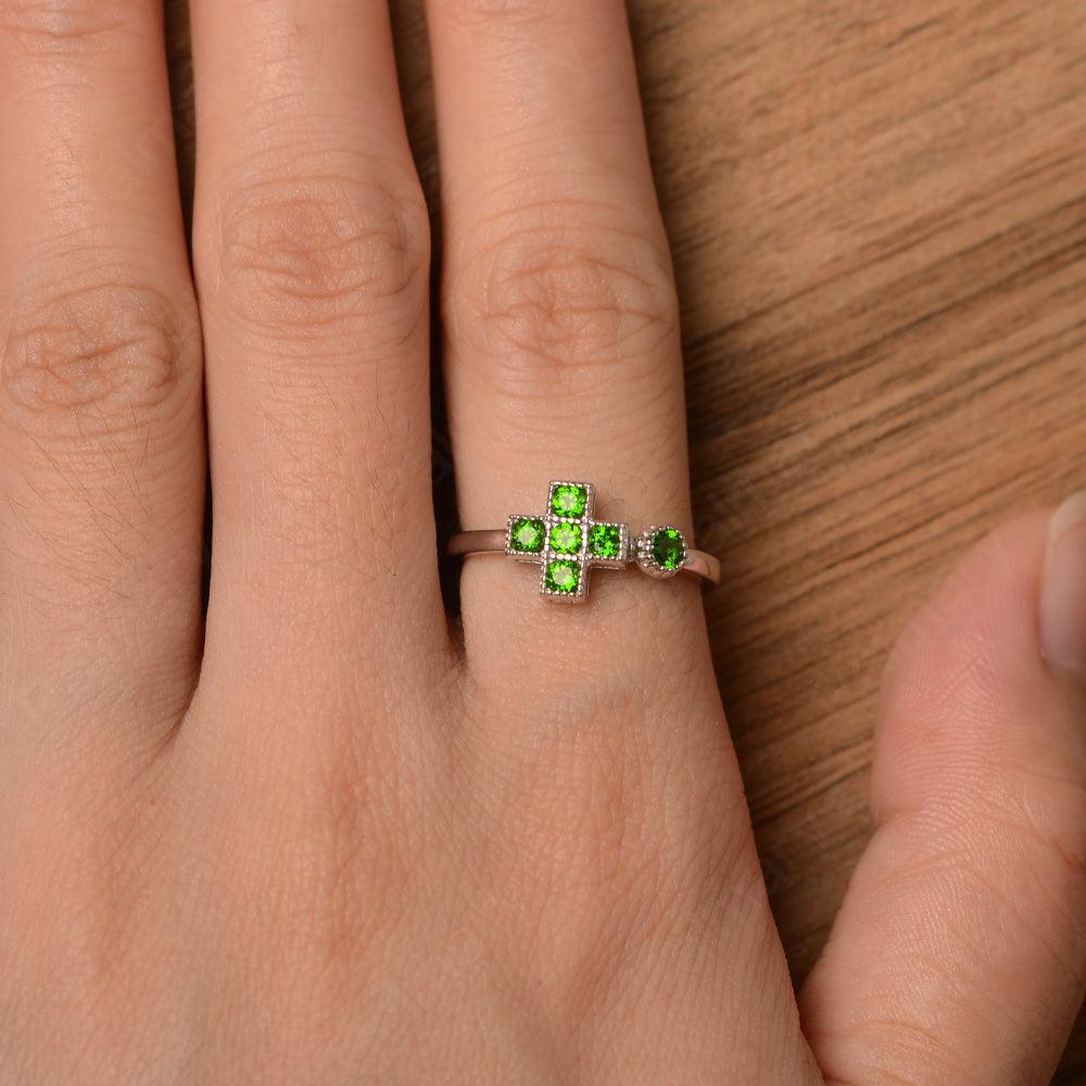 6 Stone Peridot Cross Rings - Palmary