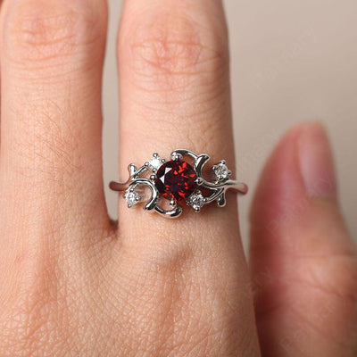Round Cut Garnet Ring - Palmary